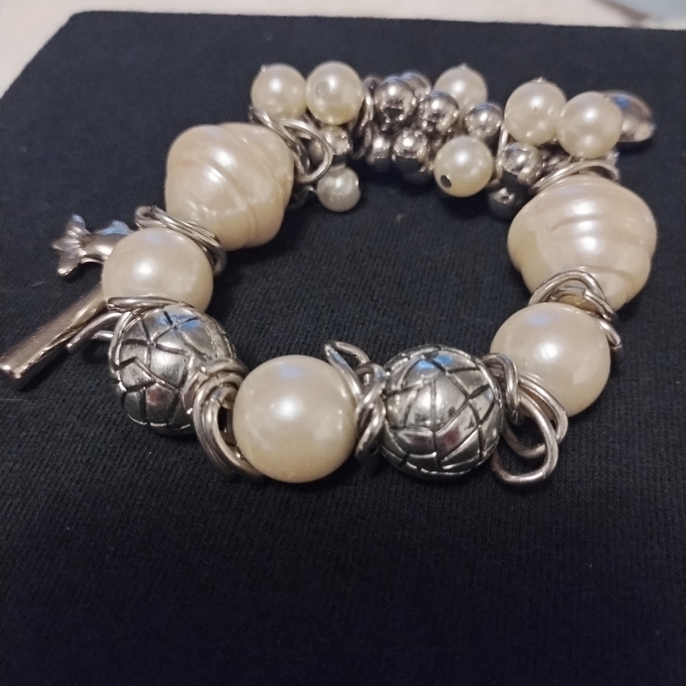 Set of 4 Vintage Chunky Bracelets - Picture 6 of 11